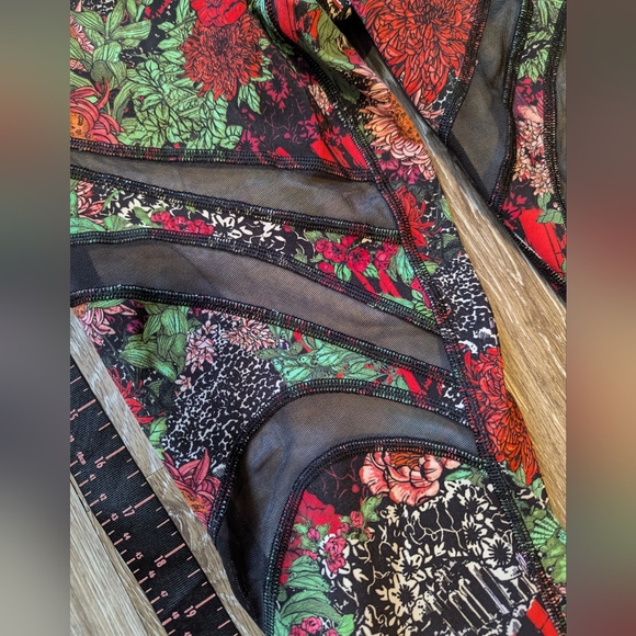 Lululemon leggings tights size 6 - Picture 2 of 4